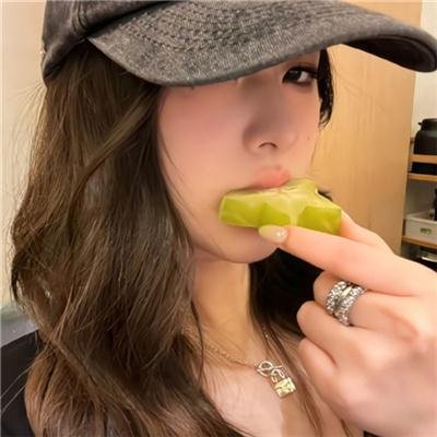 男人女人向前走